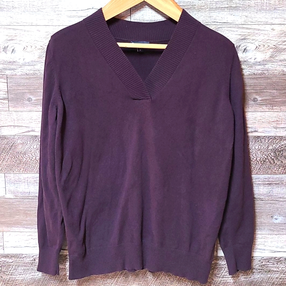 V-neck Gap sweater plum women's xl